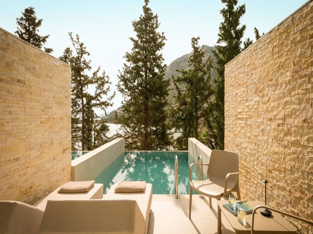 rooms-junior-suite-private-plunge-pool