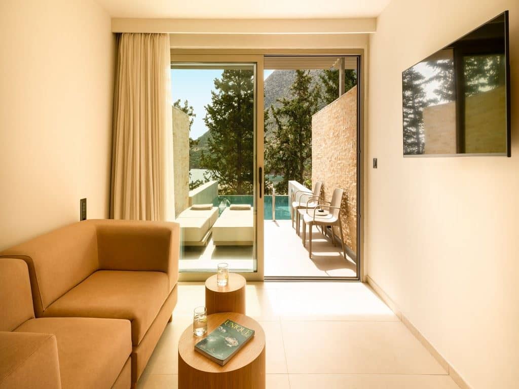 rooms-junior-suite-private-plunge-pool