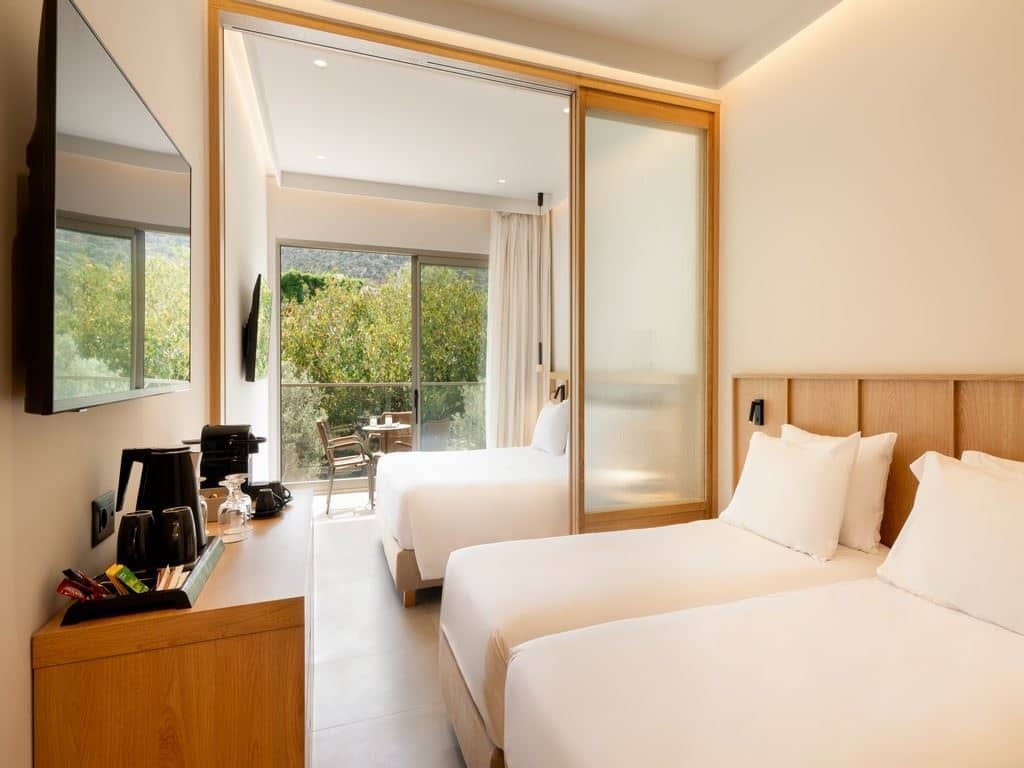 rooms-family-superior-balcony-or-terrace