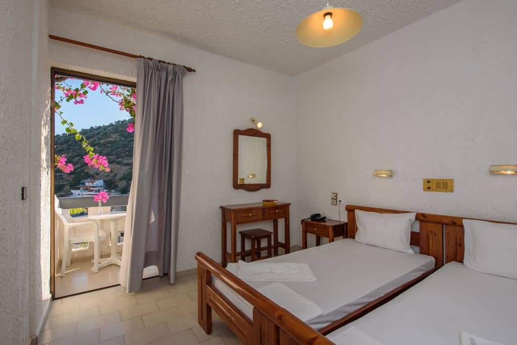 rooms-double-garden-view