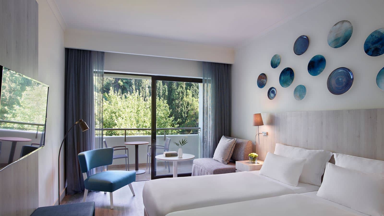 rooms-room-deluxe-double-forest-view-balcony