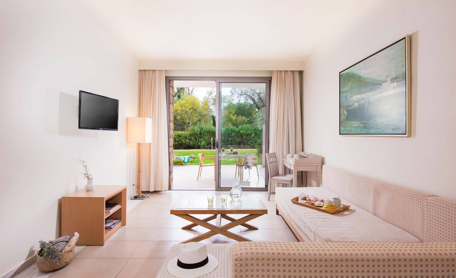 rooms-family-suite-with-garden-access