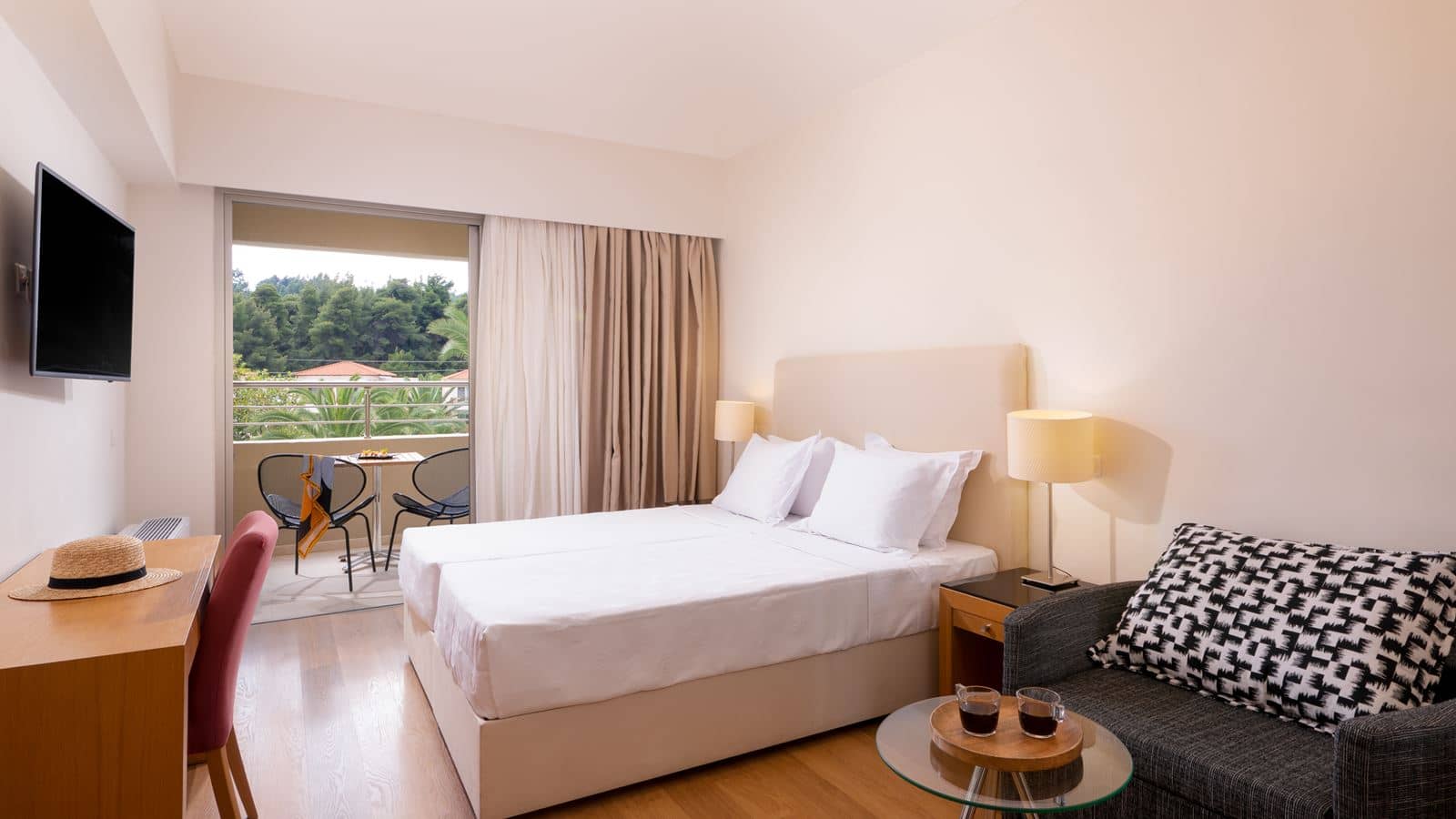 rooms-deluxe-room-garden-view