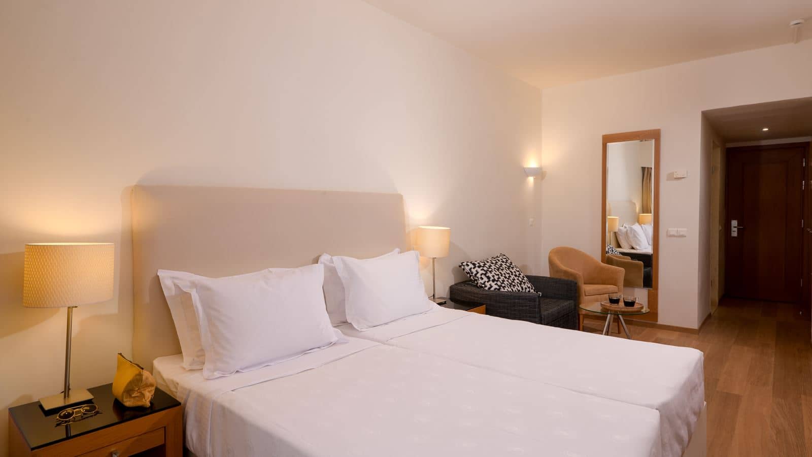 rooms-deluxe-room-garden-view