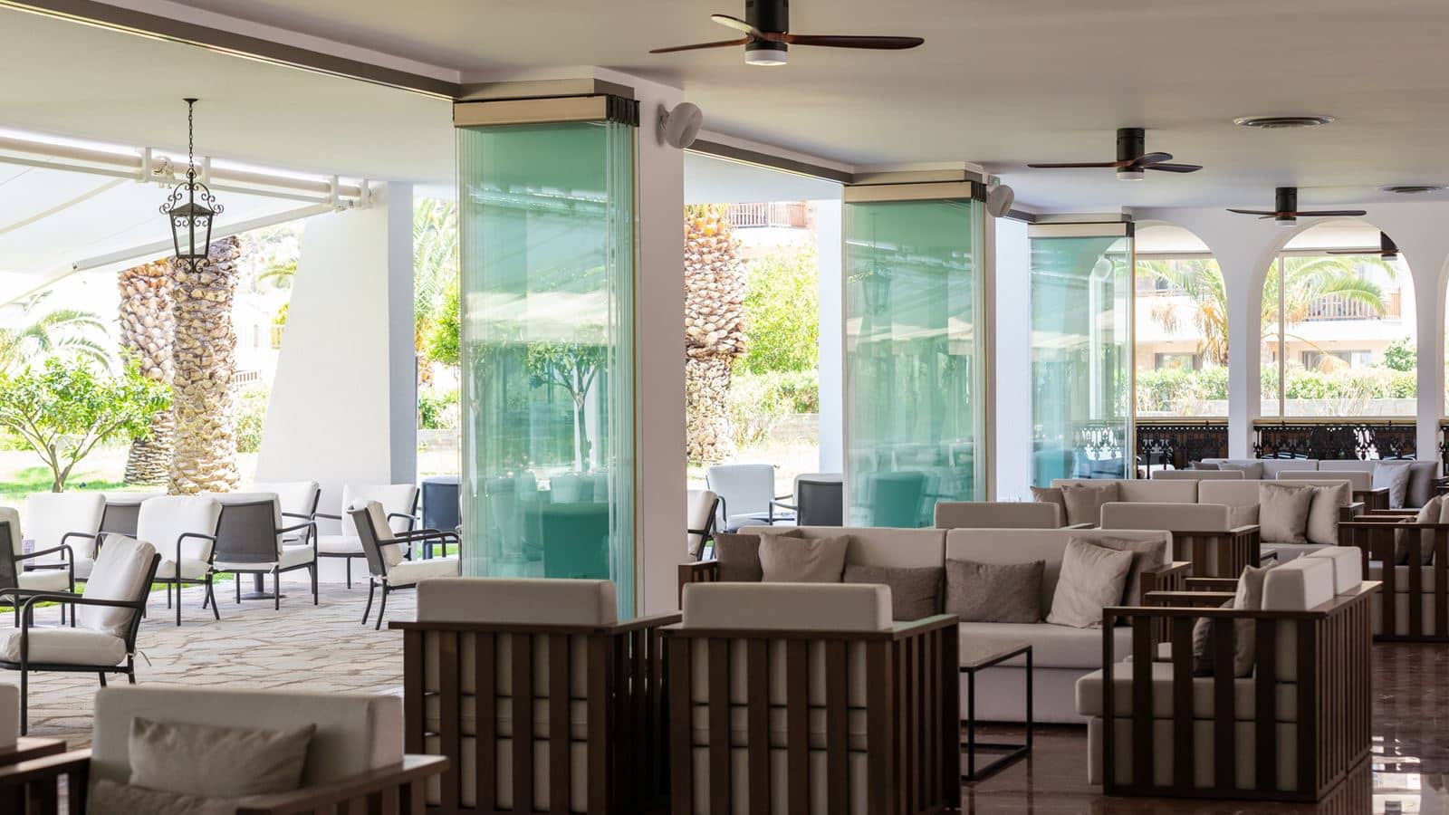 bars-palm-lobby-bar