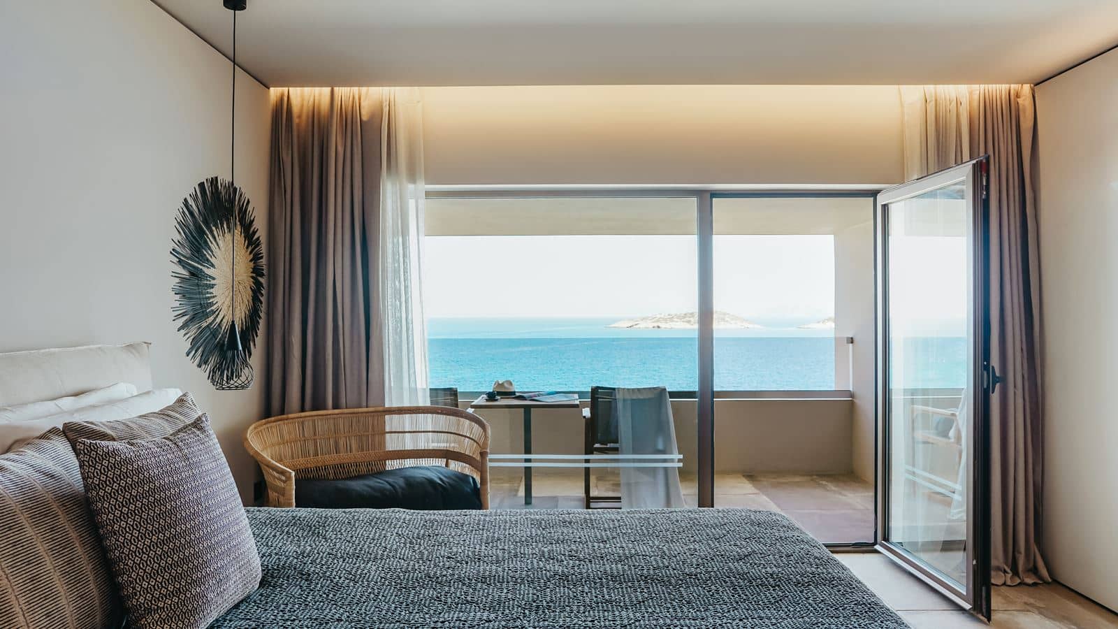 rooms-infinity-blue-room