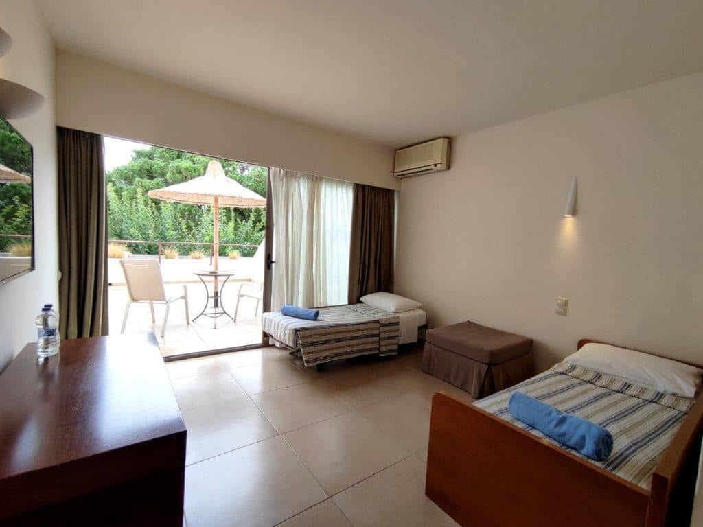 rooms-room-family-2-rooms-garden-view