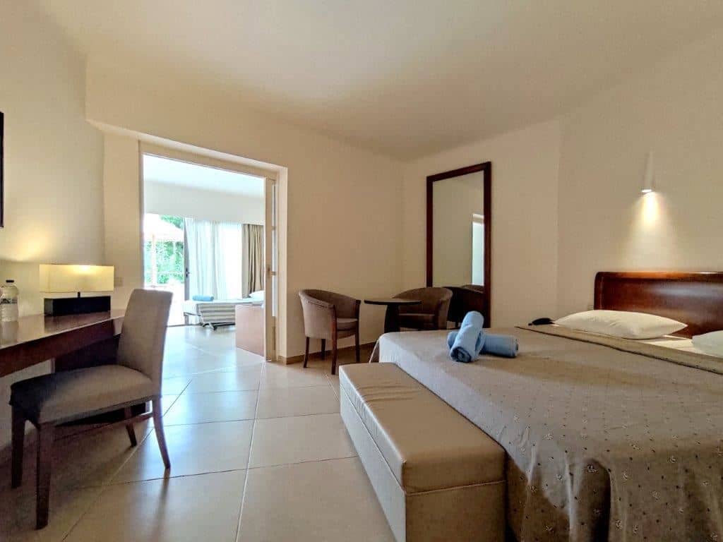 rooms-room-family-2-rooms-garden-view