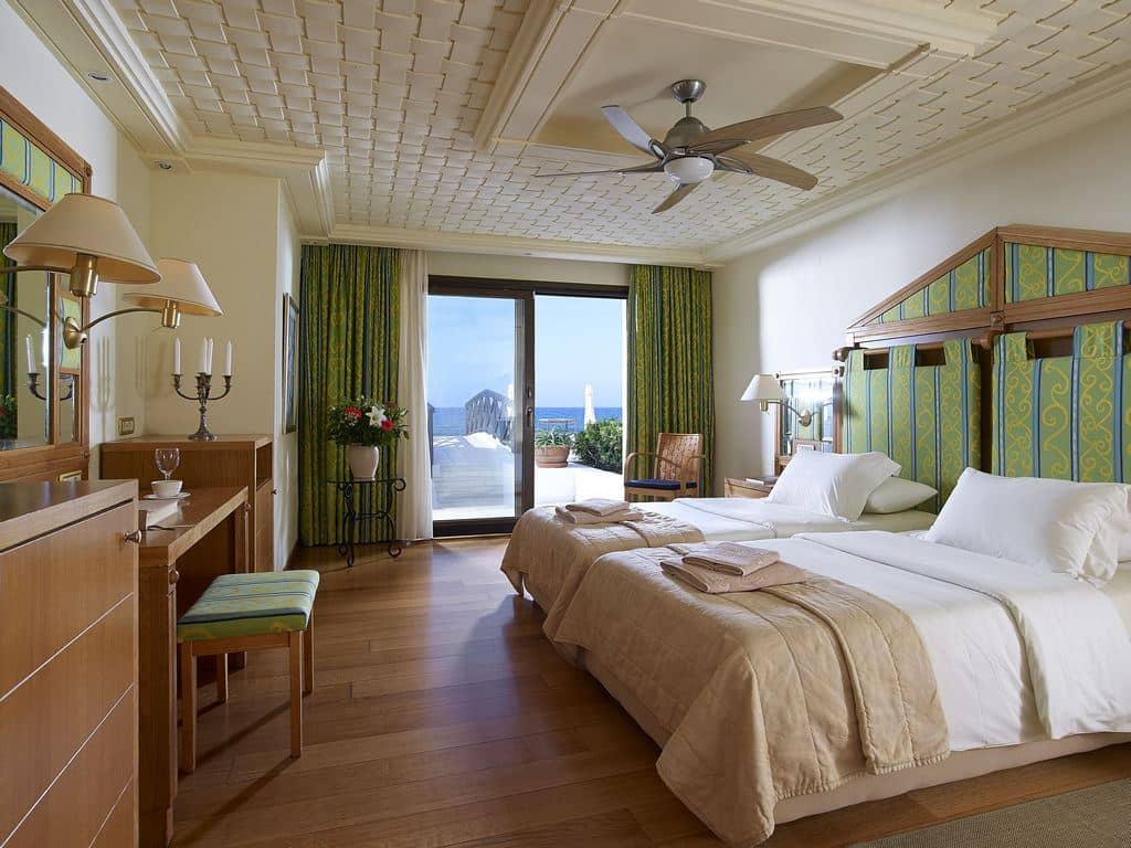 rooms-royal-suite-sea-front-sharing-pool