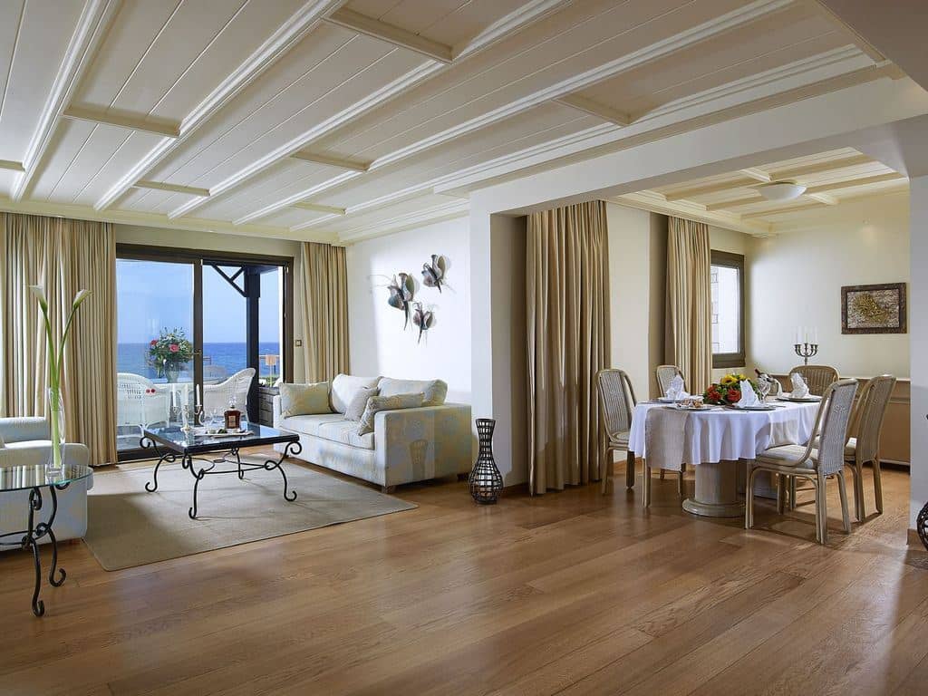 rooms-royal-suite-sea-front-sharing-pool