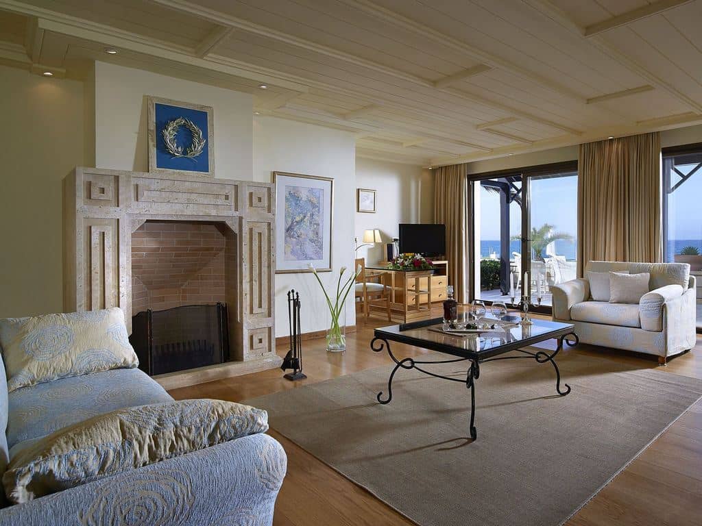 rooms-royal-suite-sea-front-sharing-pool