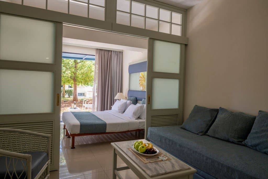 rooms-family-room-with-mountain-view