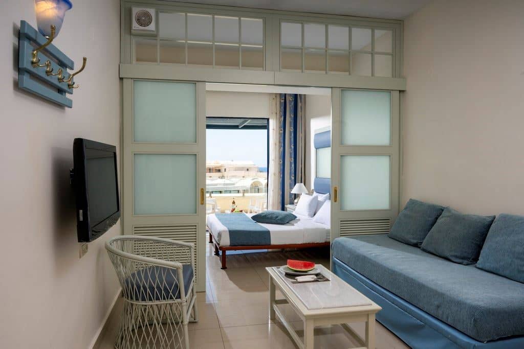 rooms-family-room-with-sea-view