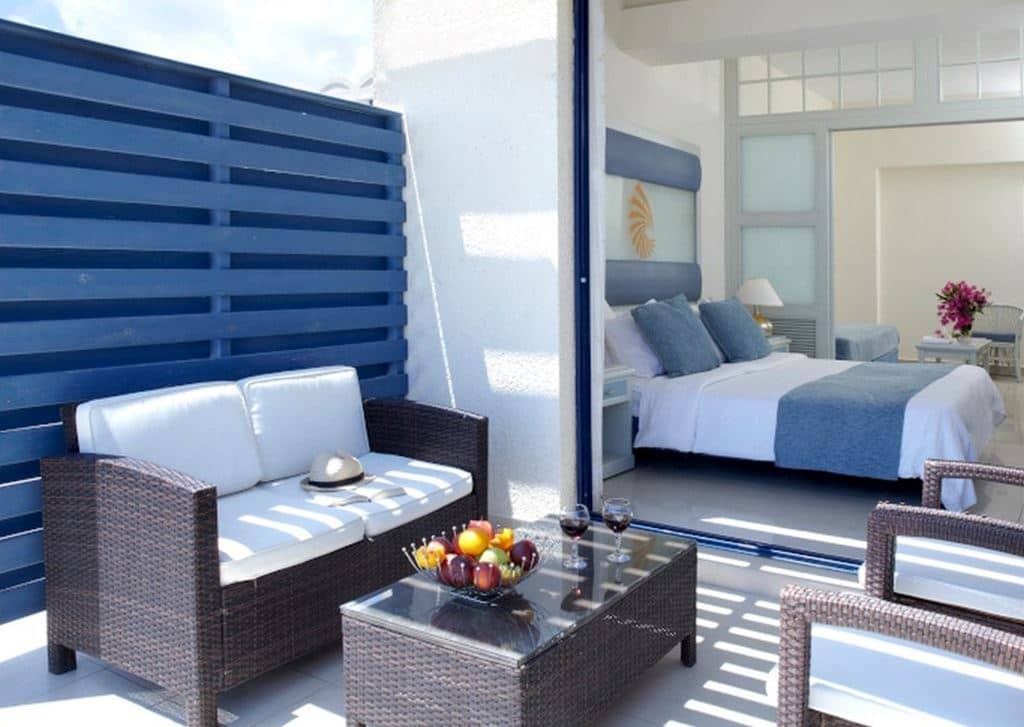 rooms-family-room-with-sea-view