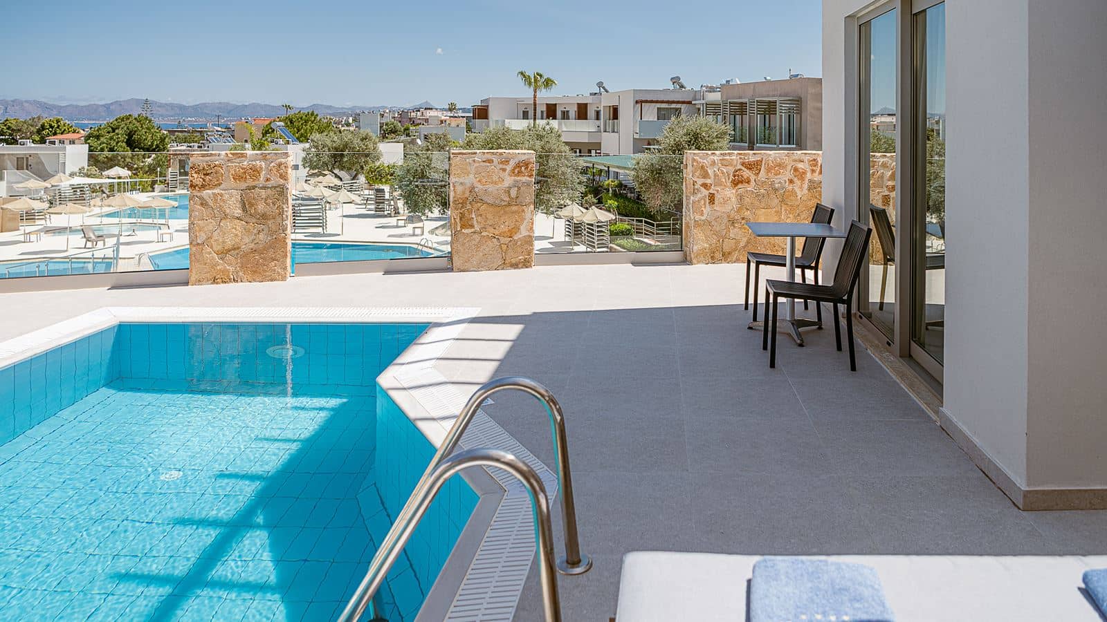 rooms-suite-with-private-pool