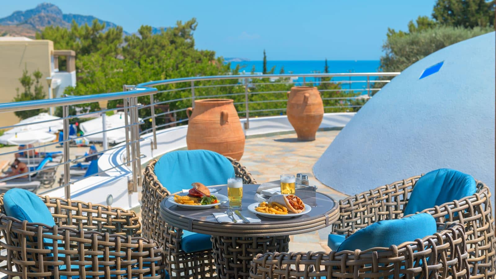 restaurants-pool-snack-bar