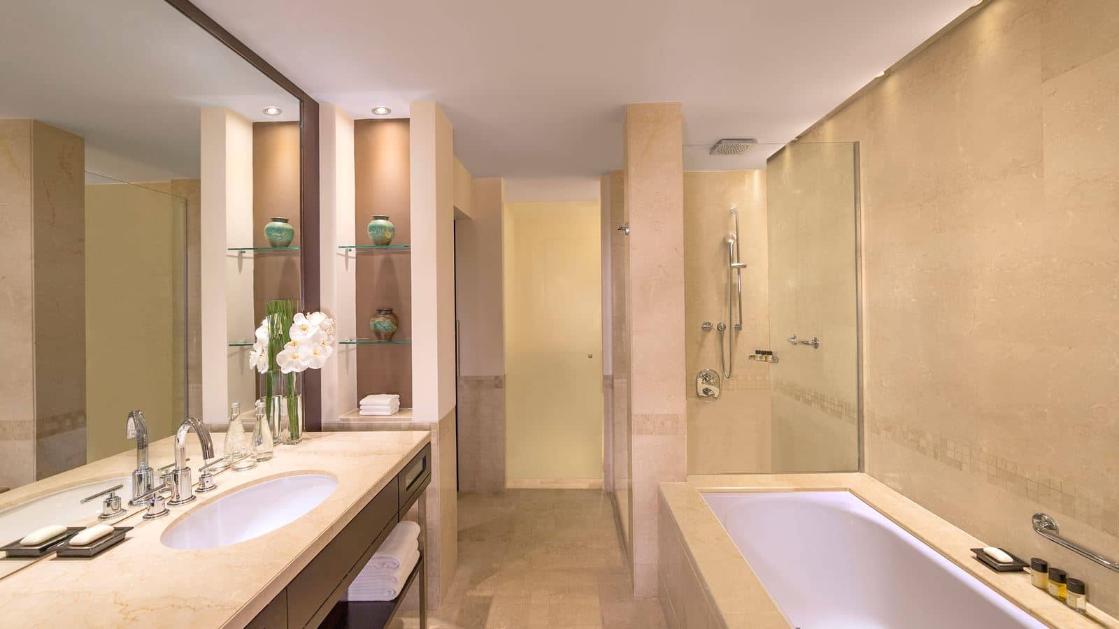 rooms-grand-room