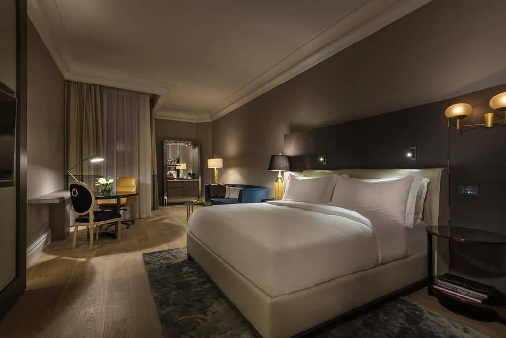 rooms-club-room