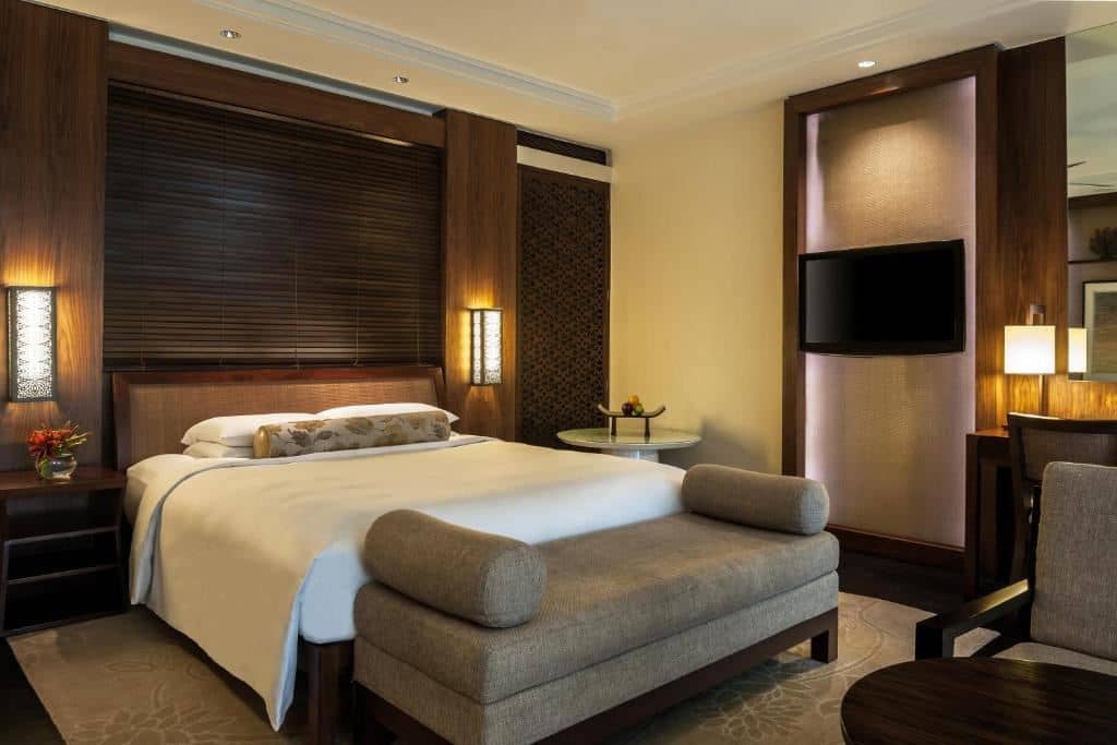 rooms-grand-room