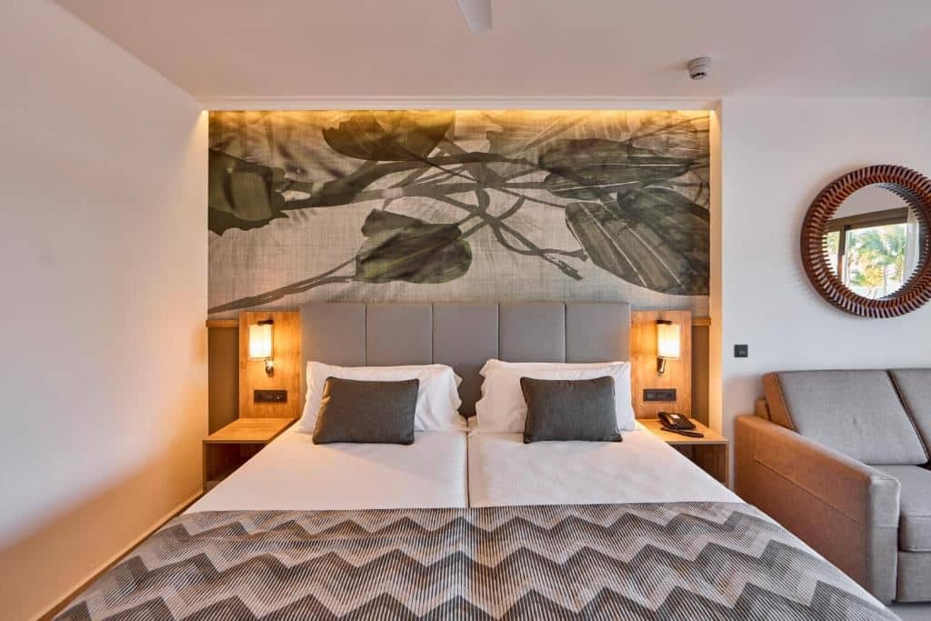 rooms-junior-suite-laterial-sea-view