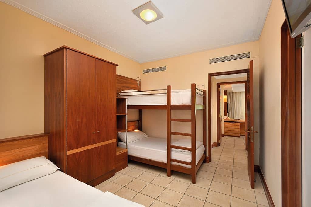 rooms-2-bedroom-family-apartment