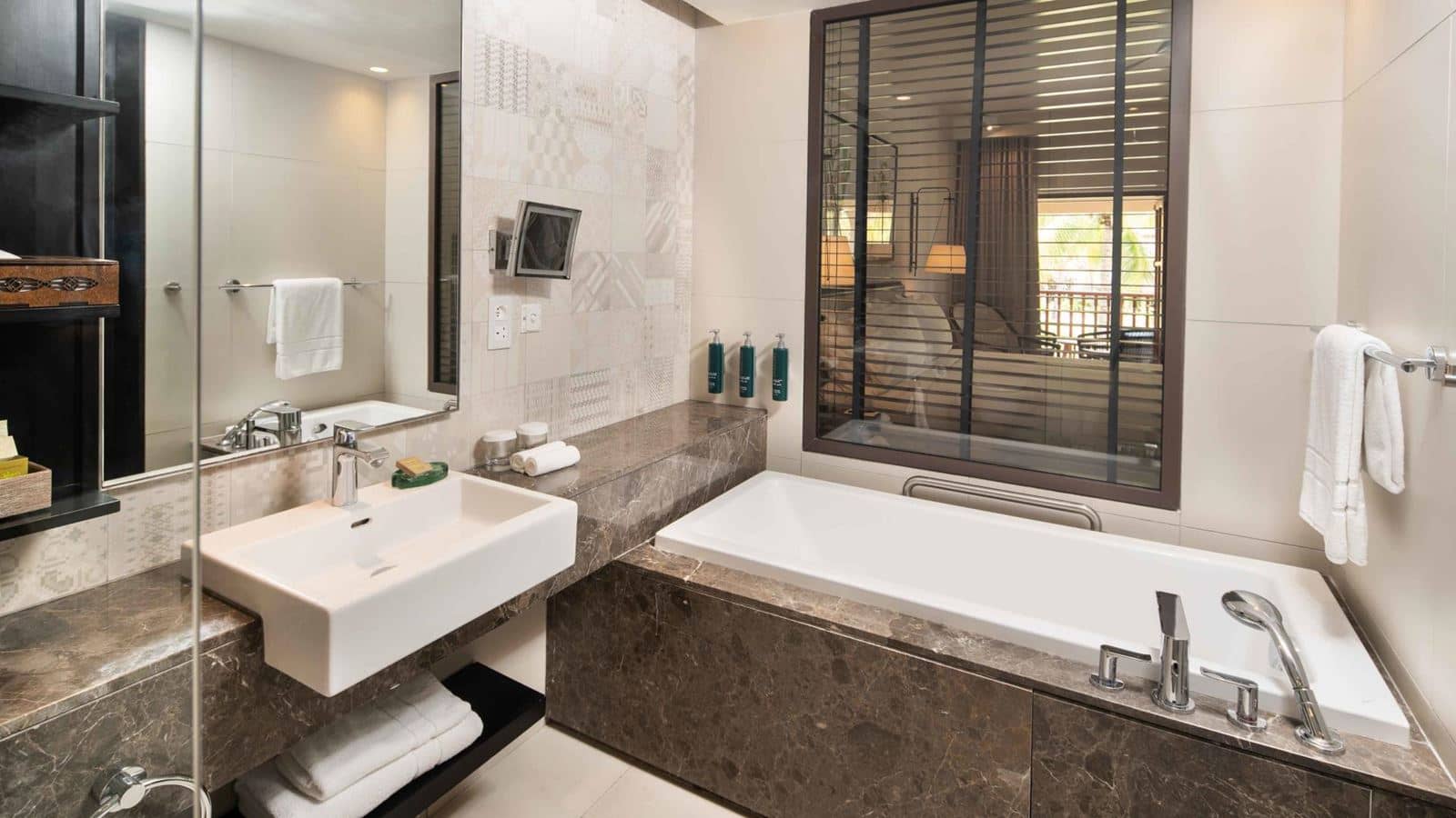 rooms-king-deluxe-room