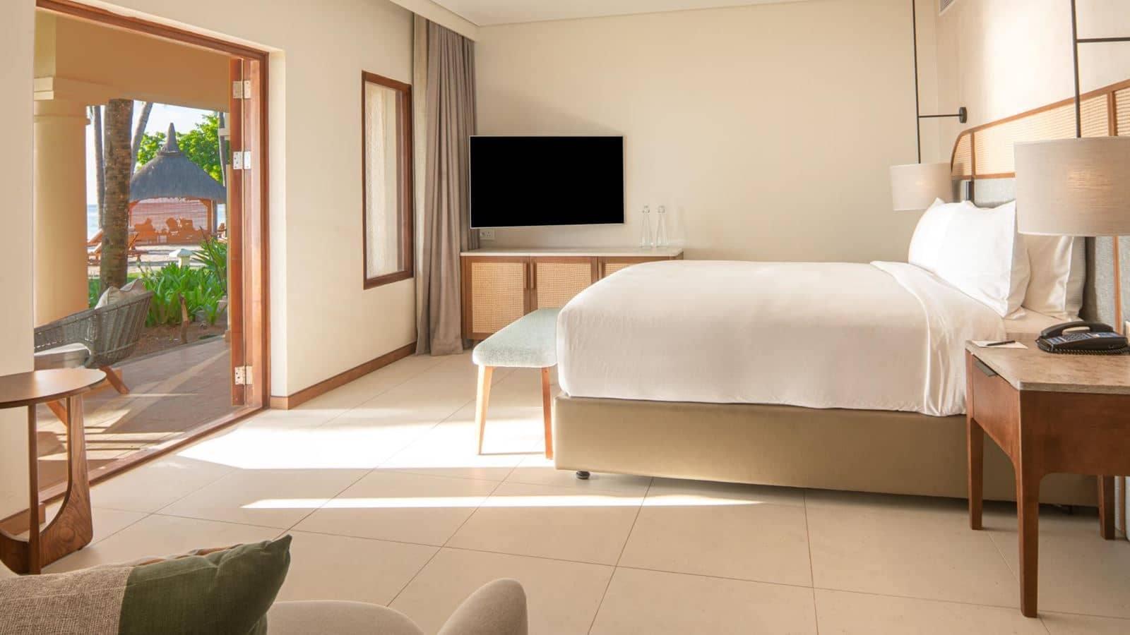 rooms-beachfront-junior-suite