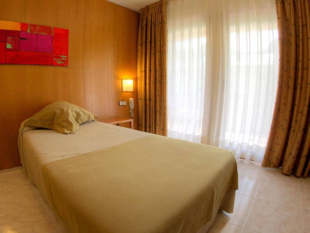 rooms-standard-room