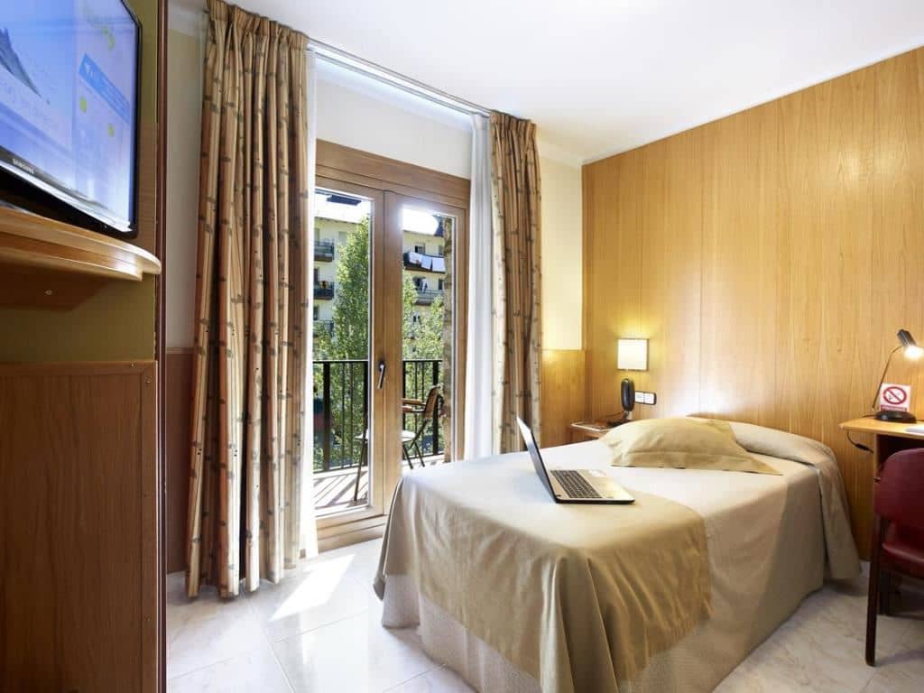 rooms-standard-room
