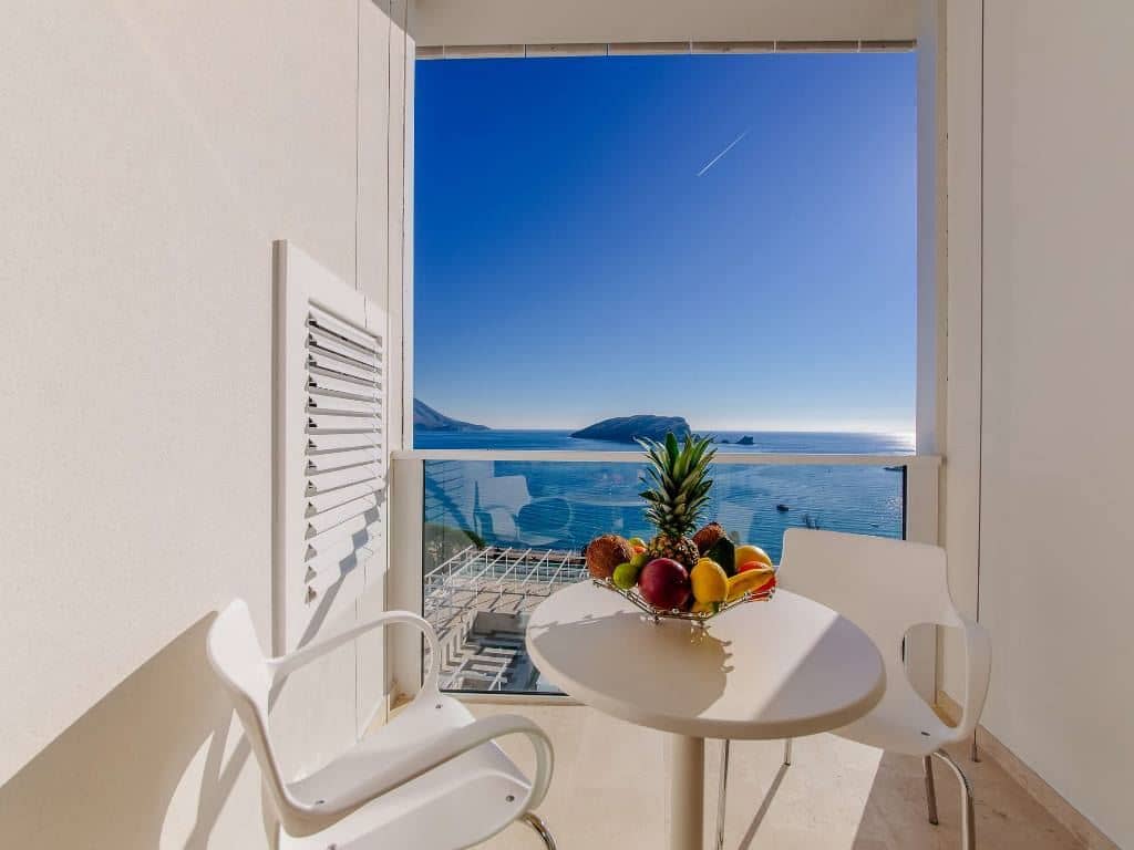 rooms-apartment-sea-view-room