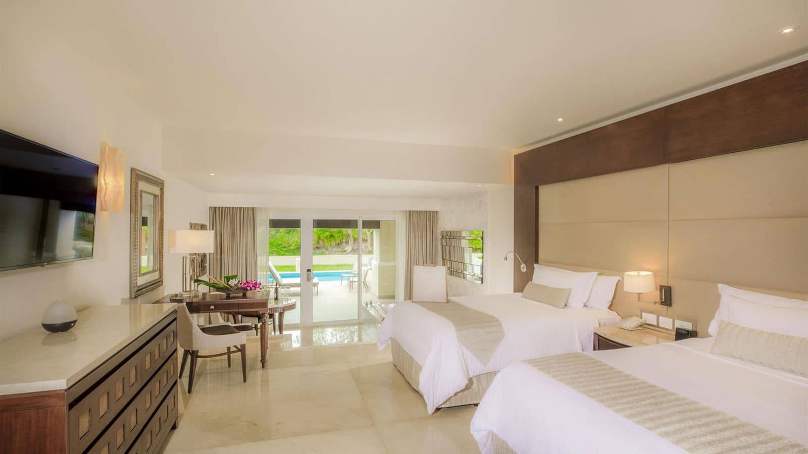 rooms-grand-swim-up-suite