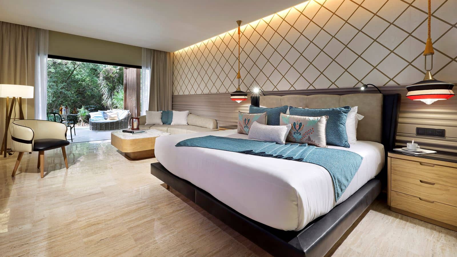 rooms-junior-suite-private-pool-pool-side