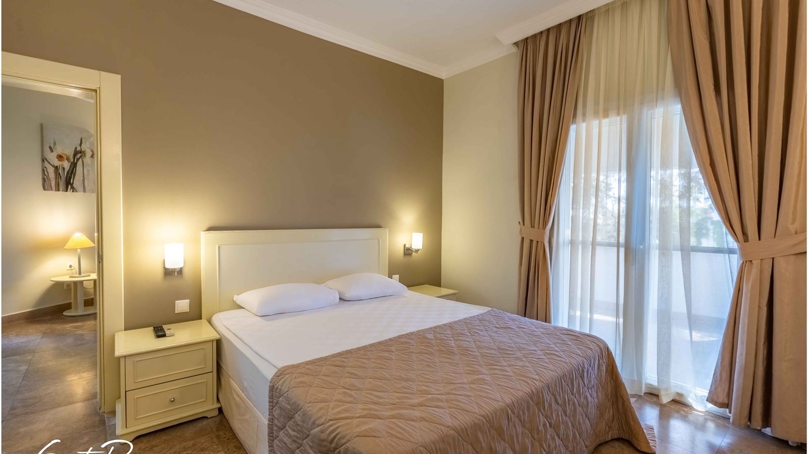 rooms-suit-room