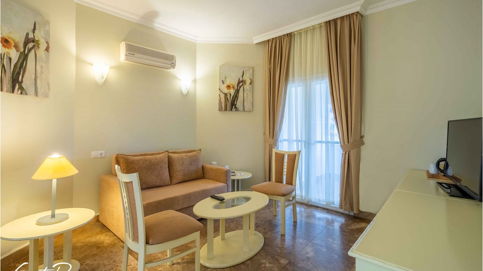rooms-suit-room