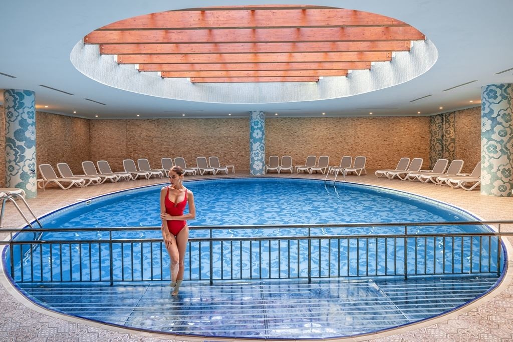 pools-indoor-pool