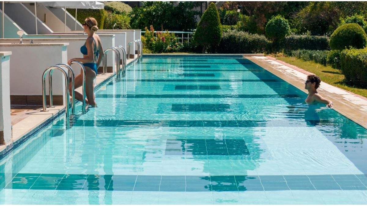 rooms-swim-up-room