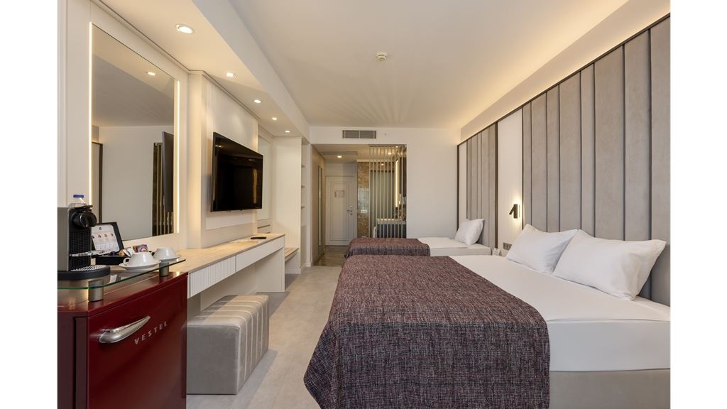 rooms-coral-room