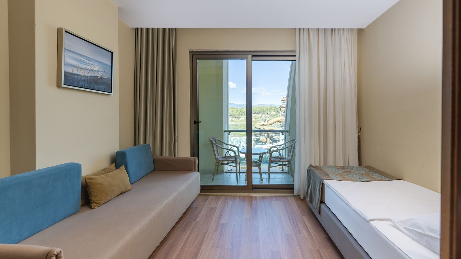 rooms-family--pool-view