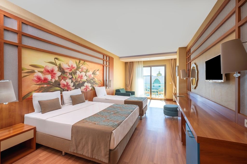 rooms-coral-room