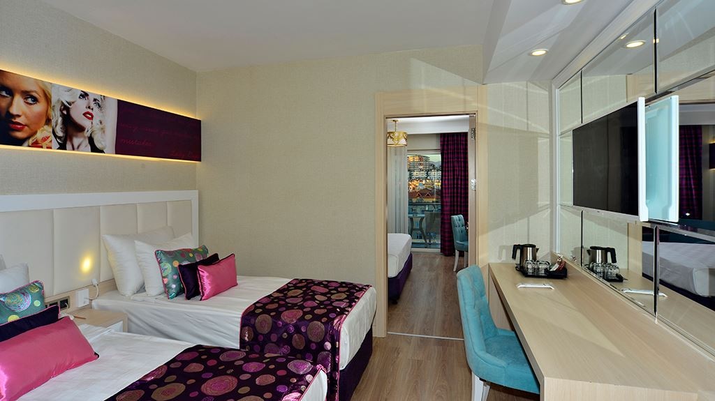 rooms-deluxe-family-room-2-bedrooms-sea-view