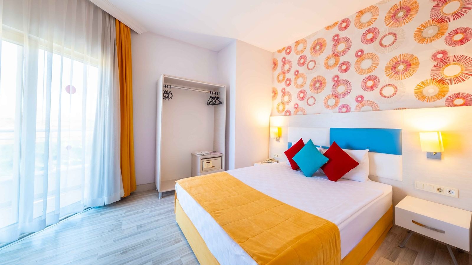 rooms-family-room-2-bedrooms-with-french-balcony