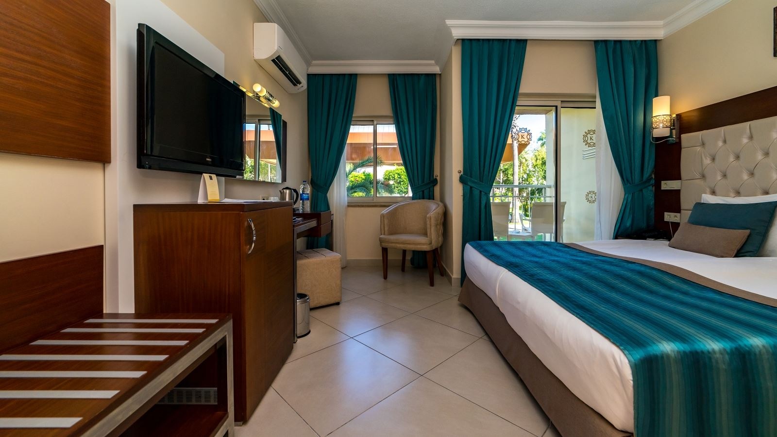 rooms-superior-room