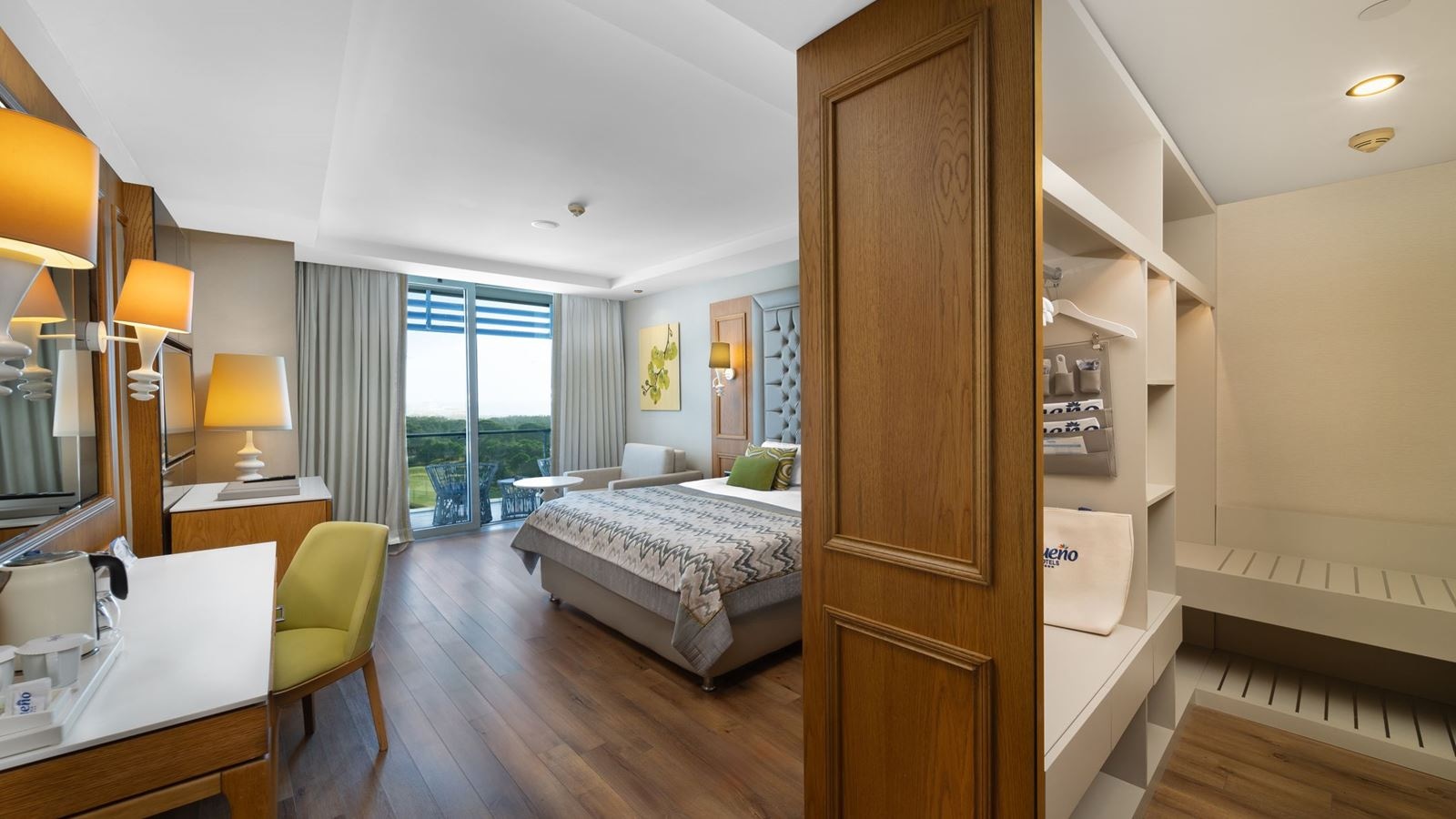 rooms-deluxe-suite-room-landgolf-view