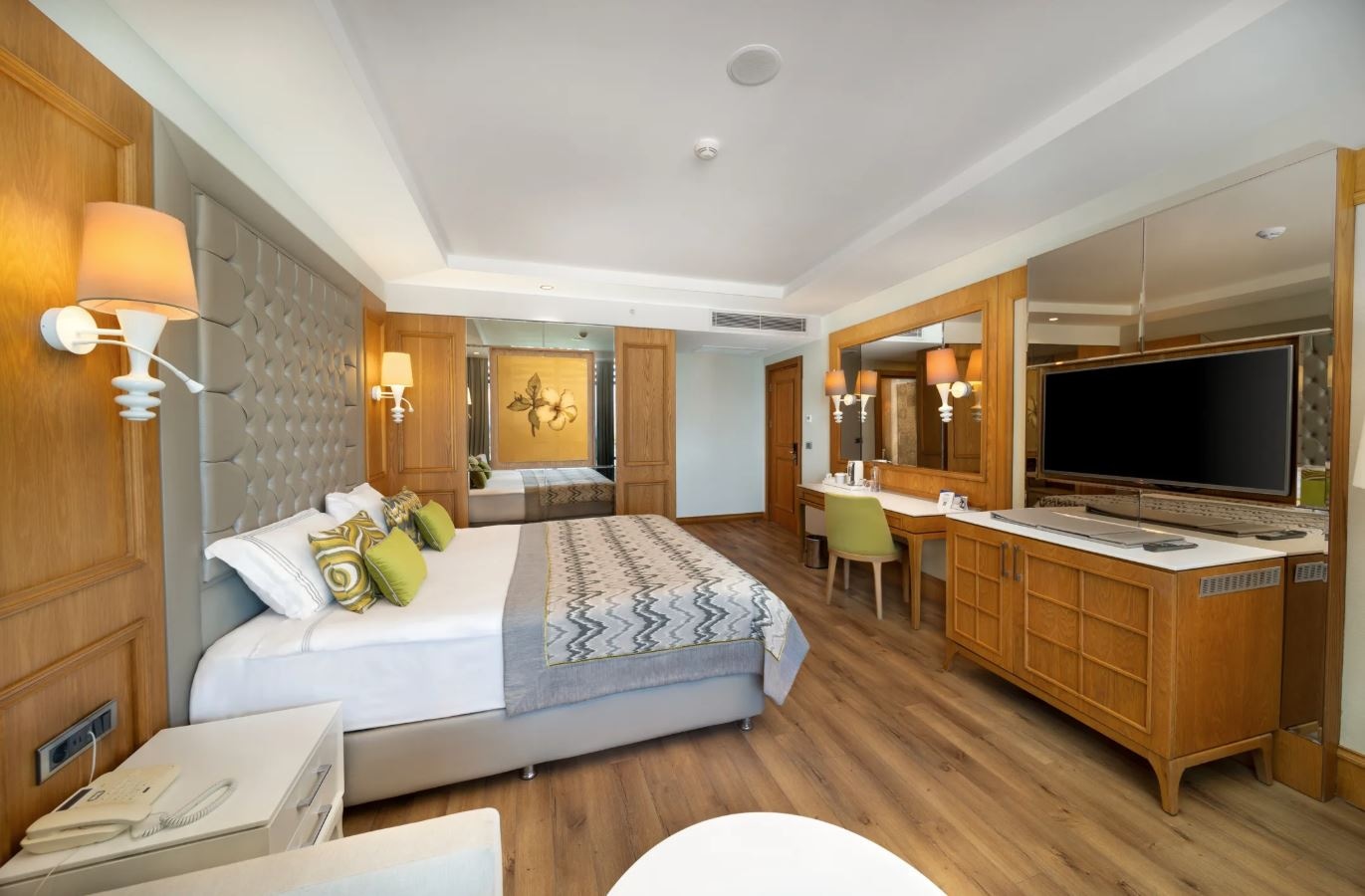 rooms-deluxe-suite-room-landgolf-view