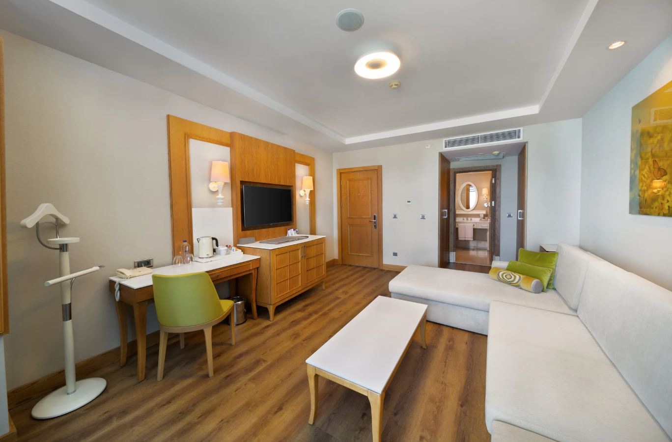 rooms-deluxe-suite-room-landgolf-view