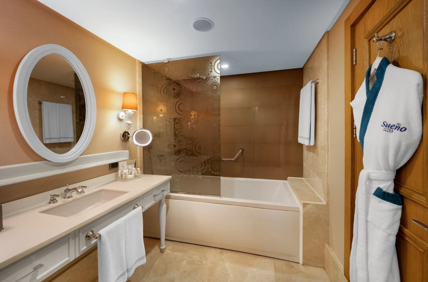 rooms-deluxe-suite-room-landgolf-view