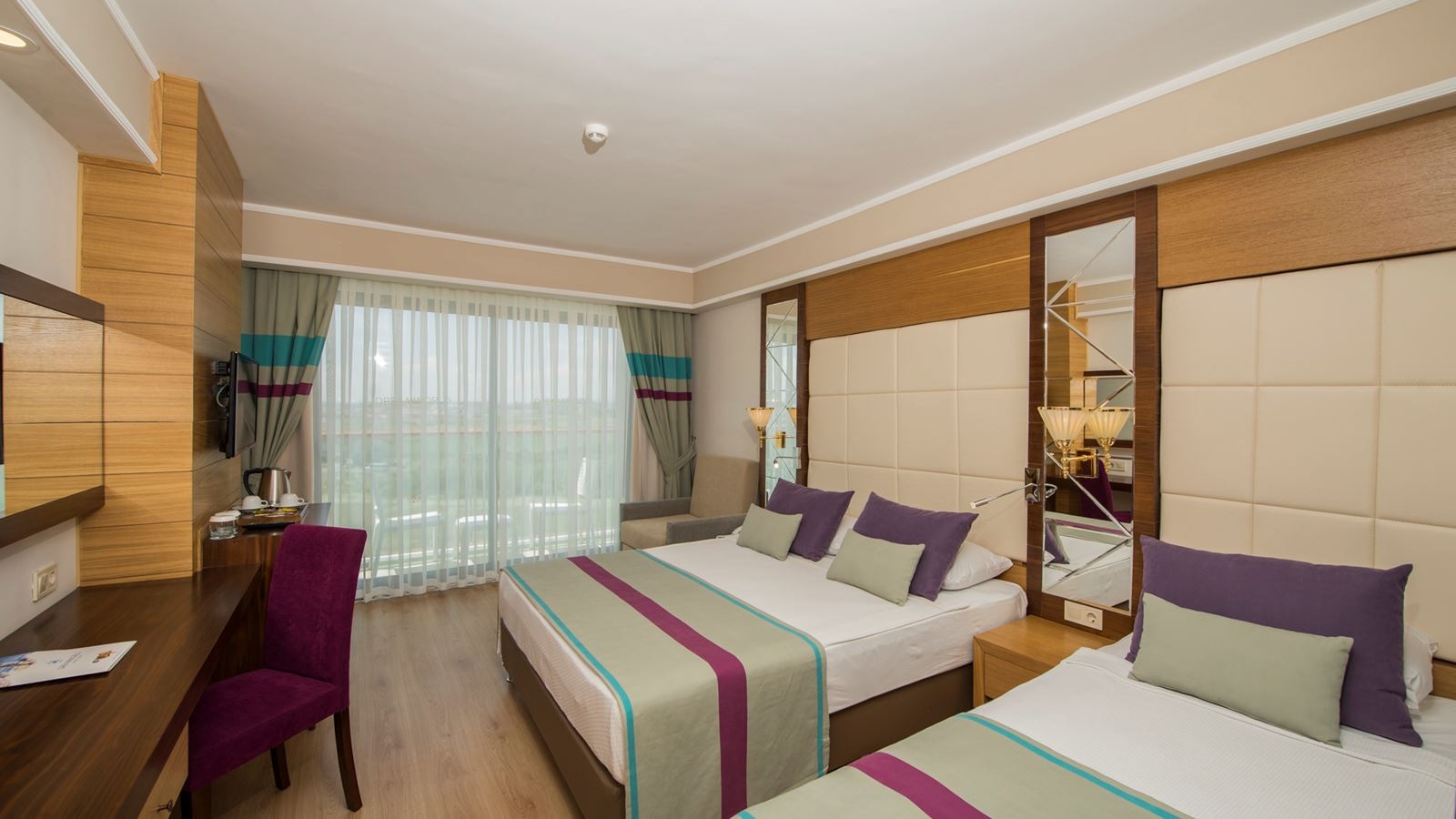 rooms-coral-room
