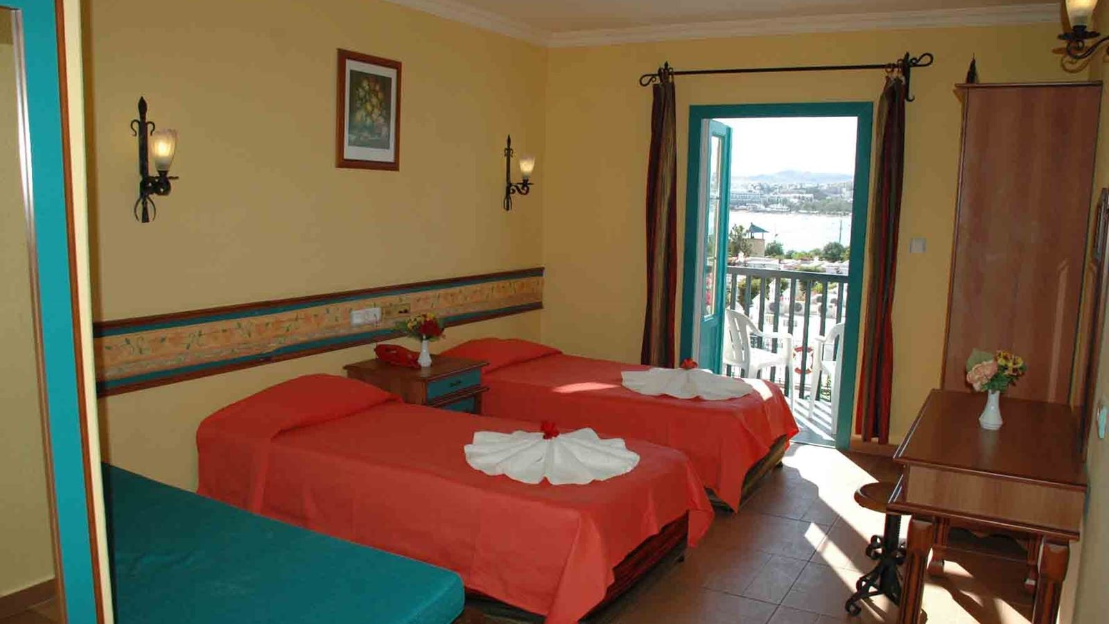rooms-club-room