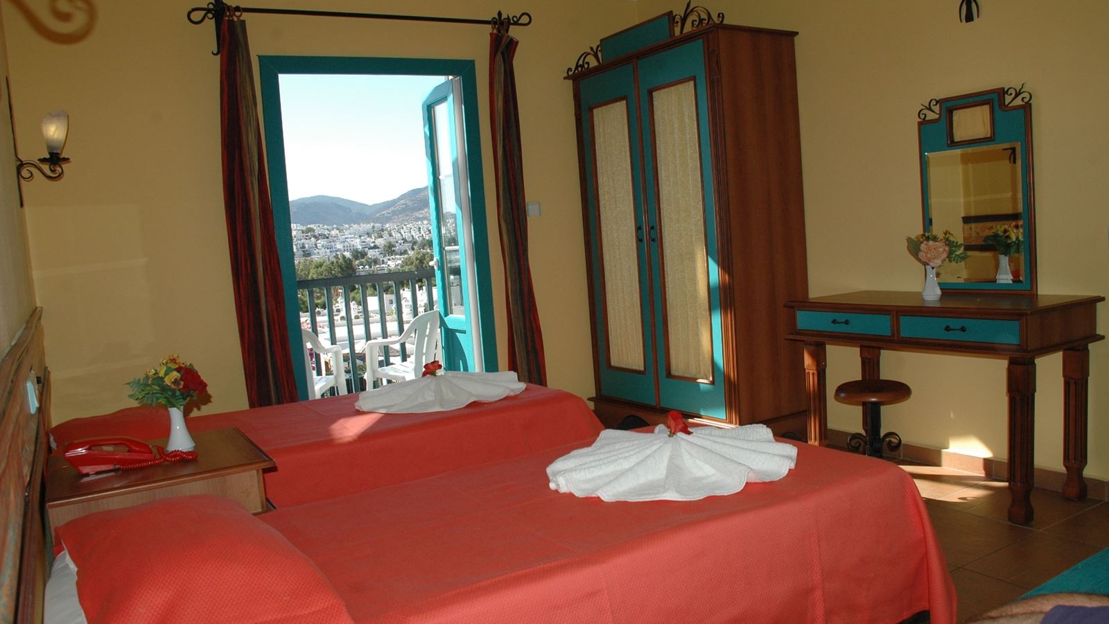 rooms-club-room