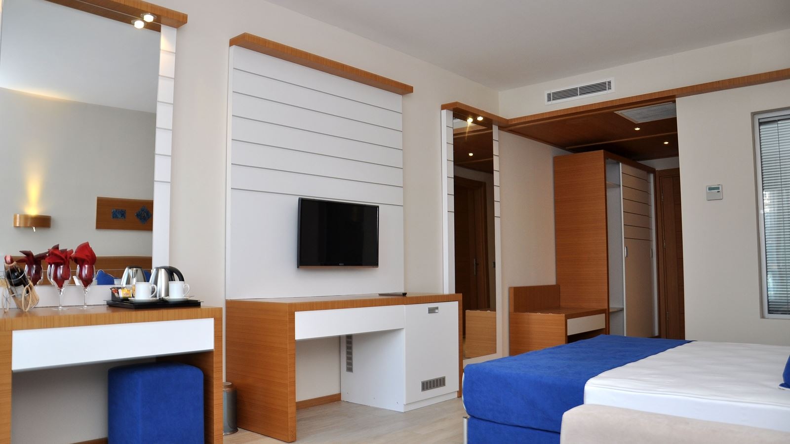 rooms-hotel-room